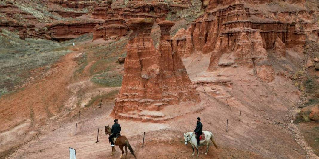 Halk ‘Kırmızı Periler Diyarı’ diyor: 300 milyon yıl önce oluştuğu biliniyor 8